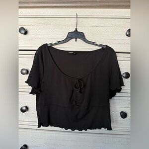 SHEIN Black Tie-Front Crop Top